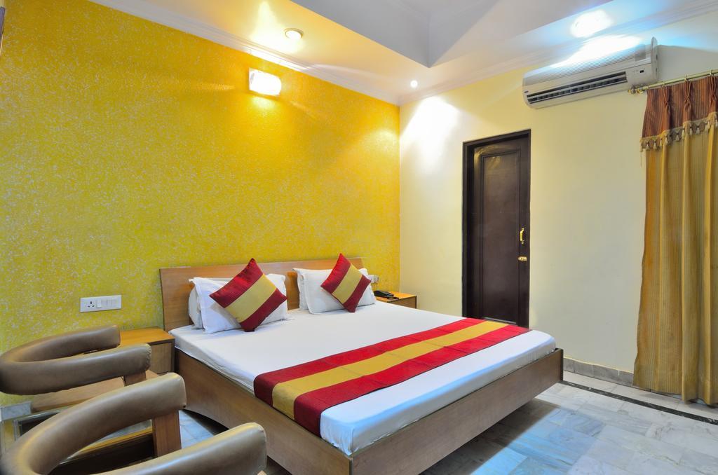 Hotel Roopa International Amritsar Esterno foto